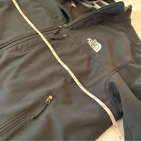 The North Face Men's Black Performance Jacket - Picture 4 of 13